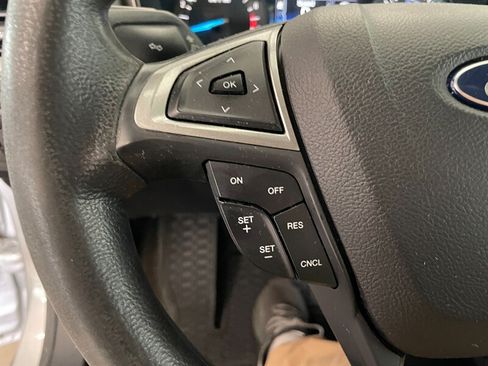 Used 2017 Ford Fusion SE FWD image 11