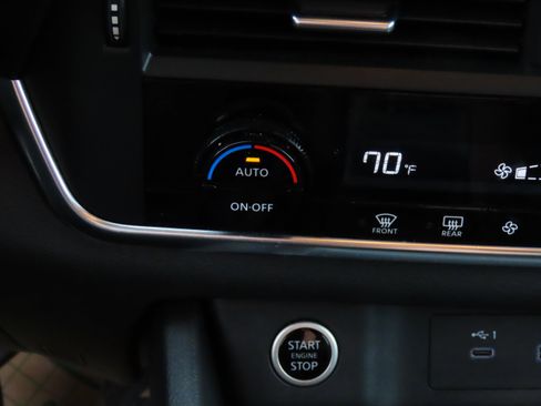 Used 2023 Nissan Rogue SV image 26