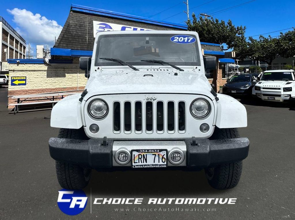 Used 2017 Jeep Wrangler Unlimited Sahara w/ Connectivity Group AWD/4WD image 11