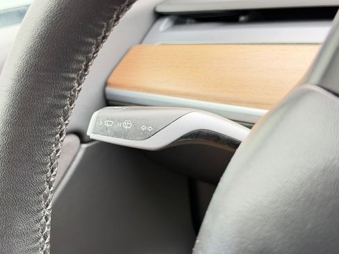 Used 2022 Tesla Model Y Long Range image 73