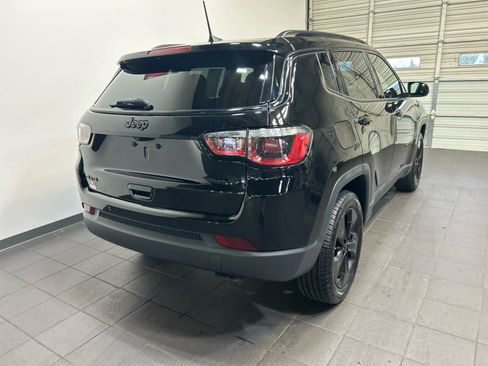 Used 2019 Jeep Compass Latitude AWD/4WD image 3
