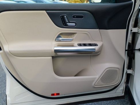 Used 2022 Mercedes-Benz GLA 250 4MATIC image 16