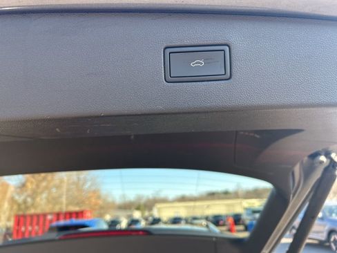 Used 2024 Volkswagen Tiguan SE image 21