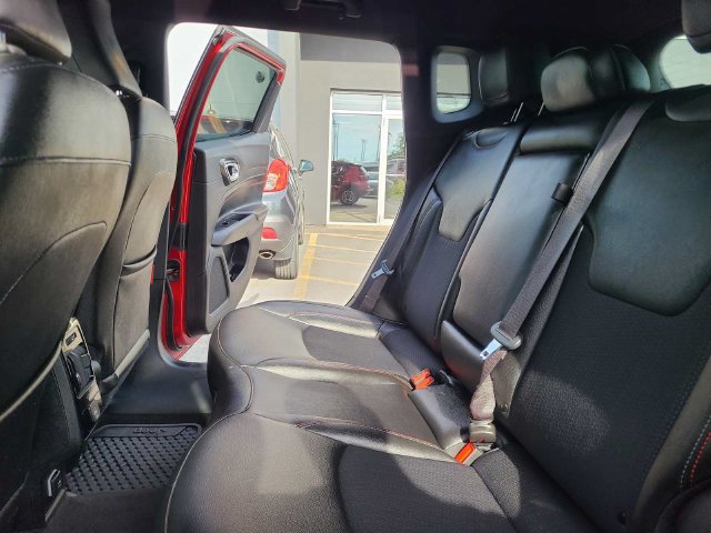 Used 2025 Jeep Compass Trailhawk AWD/4WD image 23