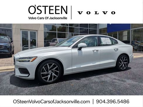 Used 2020 Volvo S60 T5 Momentum FWD image 1