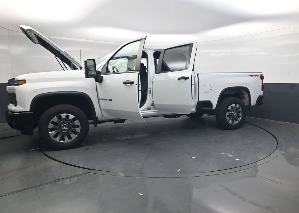 Used 2024 Chevrolet Silverado 2500 Custom AWD/4WD image 46