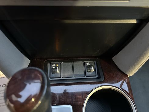 Used 2013 Toyota Camry XLE image 29