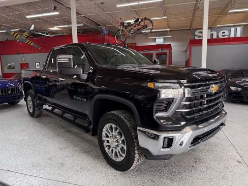 Used 2024 Chevrolet Silverado 3500 LTZ w/ LTZ Premium Package image 7