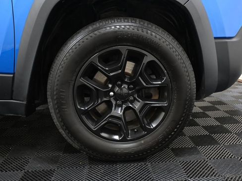 Used 2019 Jeep Cherokee Trailhawk w/ Comfort/Convenience Group AWD/4WD image 34