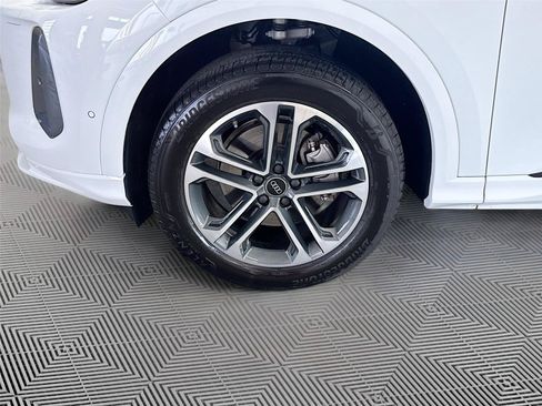 Certified 2025 Audi Q5 Premium w/ Convenience Package AWD/4WD image 32