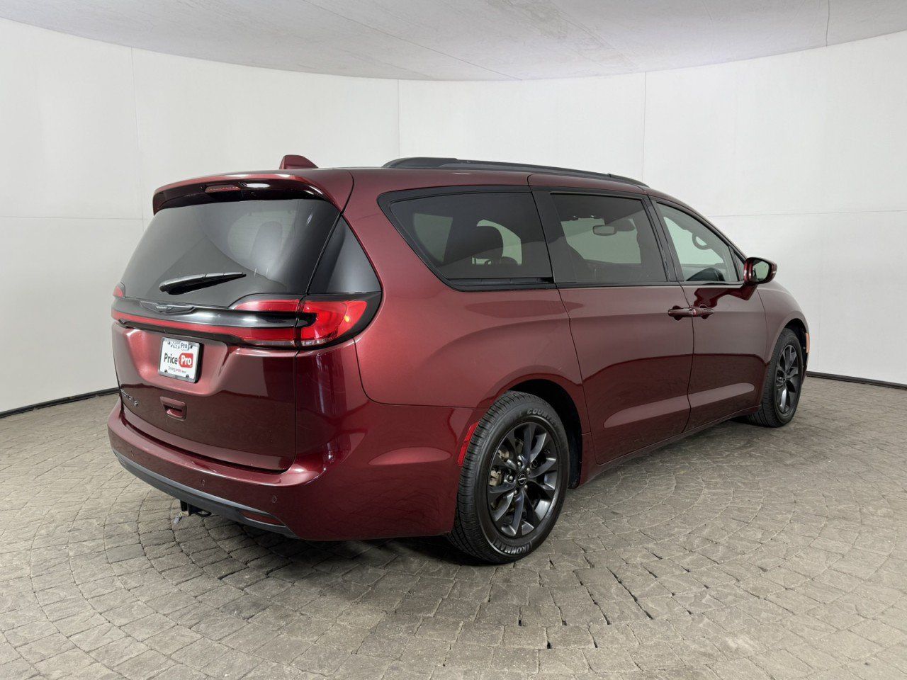 Used 2021 Chrysler Pacifica Touring-L w/ S Appearance Package FWD image 9