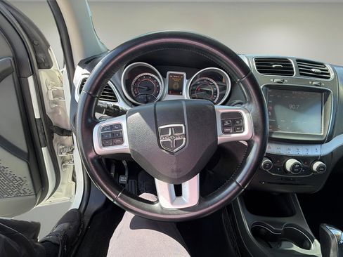 Used 2019 Dodge Journey SE image 17