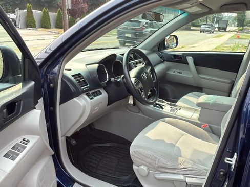 Used 2013 Toyota Highlander SE image 23