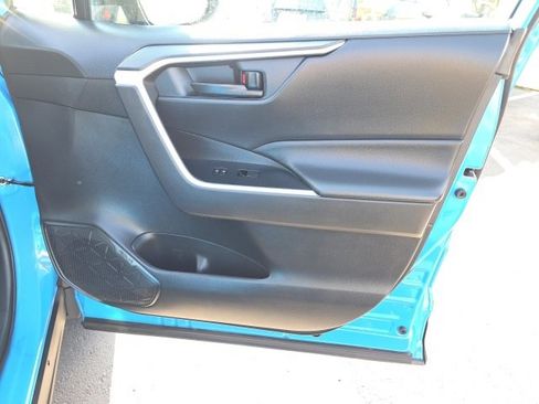 Used 2020 Toyota RAV4 LE w/ Carpet Mat Package image 22