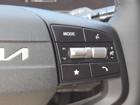New 2026 Kia Sportage LX FWD image 24