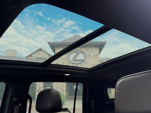 Used 2022 GMC Yukon XL Denali w/ Denali Premium Package image 23