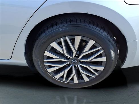 Used 2023 Nissan Altima 2.5 SV image 5