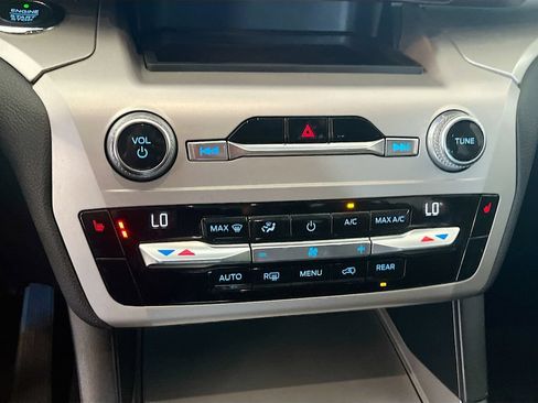 Used 2021 Ford Explorer XLT RWD image 15