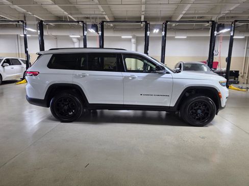 Used 2023 Jeep Grand Cherokee L Limited w/ Luxury Tech Group II AWD/4WD image 8