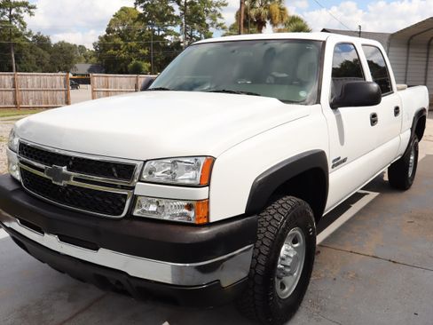 Used 2007 Chevrolet Silverado 2500 W/T w/ Heavy-Duty Power Package image 7