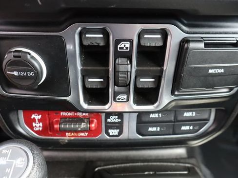 Used 2024 Jeep Wrangler Unlimited Rubicon 4xe AWD/4WD image 39