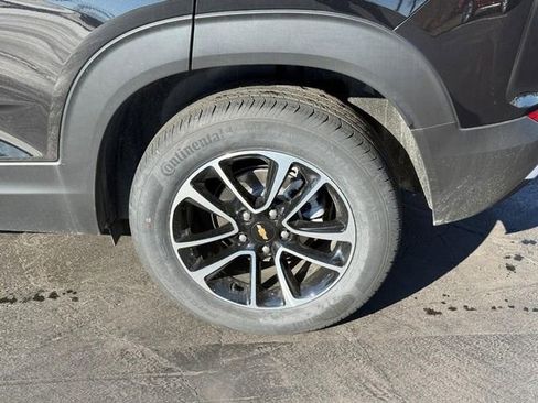 Used 2025 Chevrolet TrailBlazer LT image 4