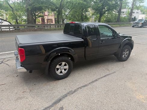 Used 2012 Nissan Frontier SV AWD/4WD image 3