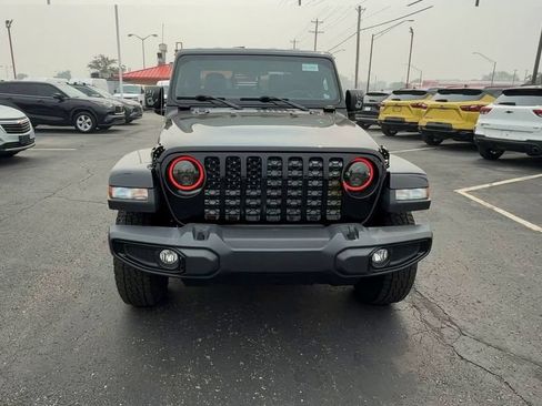 Used 2022 Jeep Gladiator Sport AWD/4WD image 3