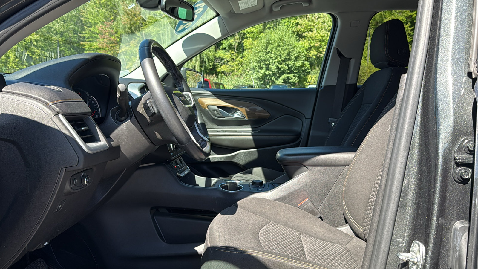 Used 2021 GMC Terrain SLE w/ Driver Convenience Package AWD/4WD image 13