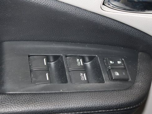 Used 2022 Honda Pilot Touring image 9