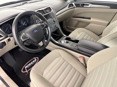 Used 2018 Ford Fusion SE FWD image 19