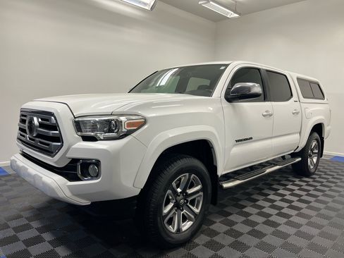 Used 2018 Toyota Tacoma Limited image 3