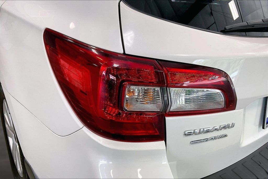 Used 2018 Subaru Outback 2.5i Premium AWD/4WD image 24
