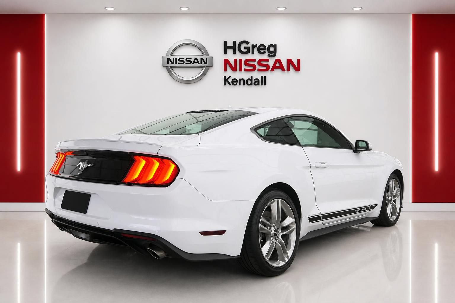 Used 2021 Ford Mustang Premium w/ Pony Package RWD image 4