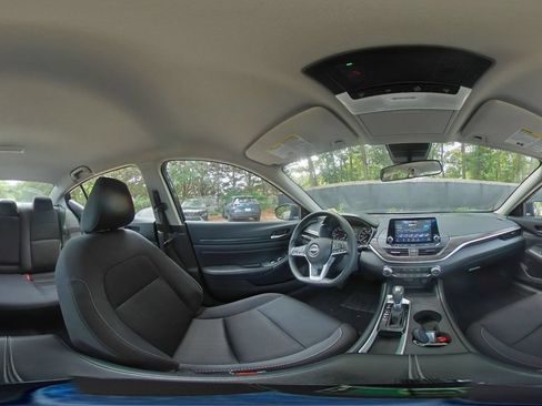 Used 2025 Nissan Altima 2.5 SV FWD image 42