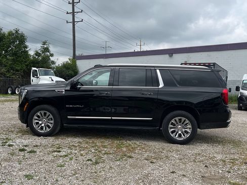 Used 2025 GMC Yukon XL Denali AWD/4WD image 14