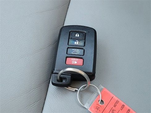 Used 2017 Toyota Highlander XLE image 25