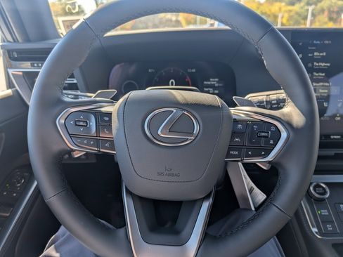 Used 2025 Lexus GX 550 w/ Accessory Package (Z1) image 26