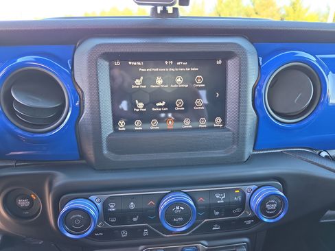 Used 2021 Jeep Gladiator Sport AWD/4WD image 6