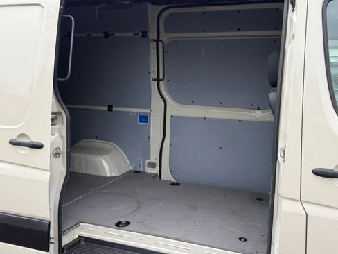 Used 2014 Mercedes-Benz Sprinter 3500 image 23