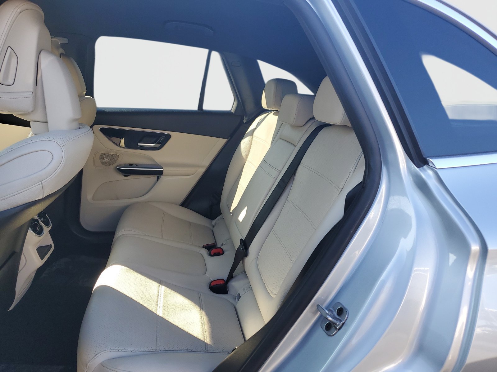 Used 2025 Mercedes-Benz GLC 350e 4MATIC image 14