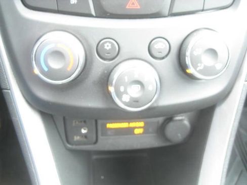 Used 2021 Chevrolet Trax LS AWD/4WD image 24