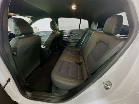 Used 2025 Buick Envista Preferred image 27