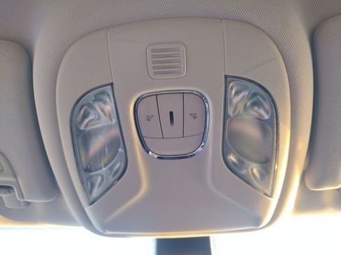 Used 2018 Jeep Compass Latitude w/ Cold Weather Group image 36