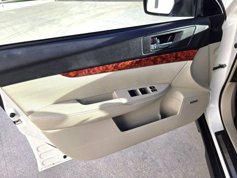 Used 2010 Subaru Outback 2.5i Limited image 17