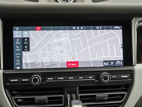 Certified 2021 Porsche Macan S image 22