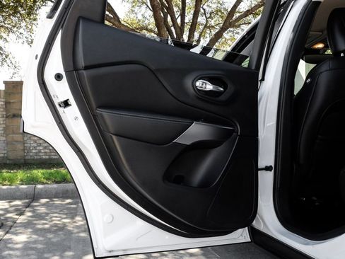 Used 2021 Jeep Cherokee Latitude Lux w/ Comfort/Convenience Group image 57