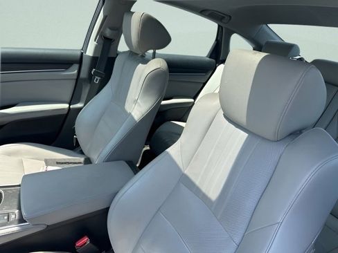 Used 2019 Honda Accord Touring image 13