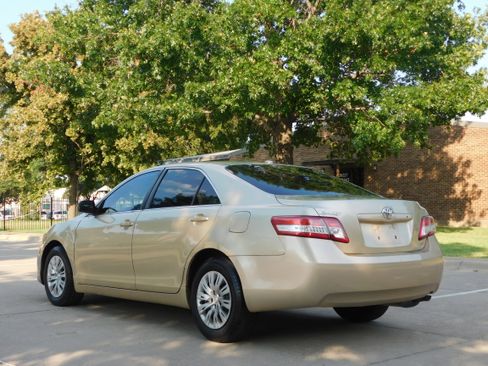 Used 2010 Toyota Camry image 6