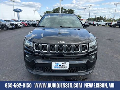 Used 2025 Jeep Compass Latitude w/ Sun & Sound Group AWD/4WD image 8